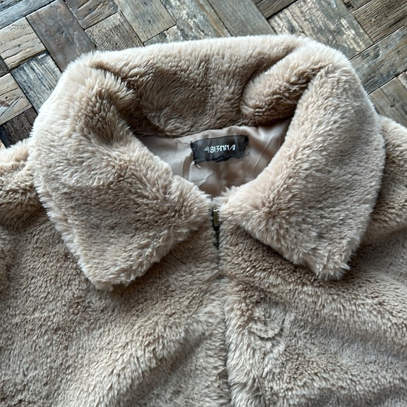 Tan Faux Fur Cropped Jacket - Picture 4 of 9